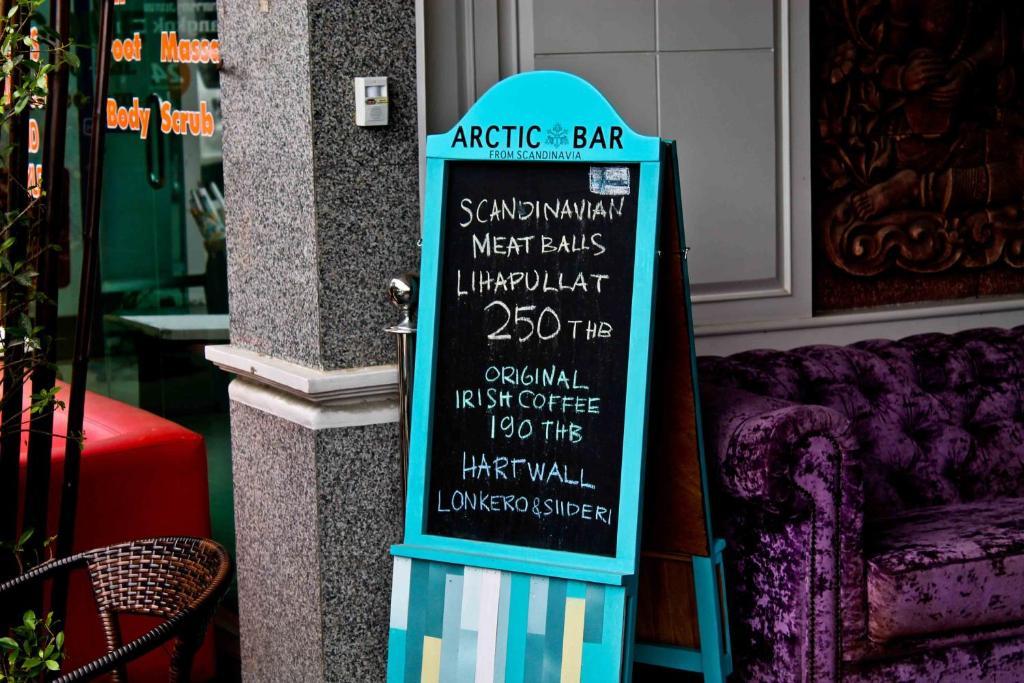 Cello Hotel Patong Bagian luar foto
