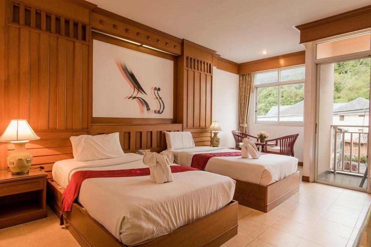 Cello Hotel Patong Bagian luar foto